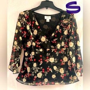 LADIES BLACK TOP WITH WHITE & DK PINK FLOWERS